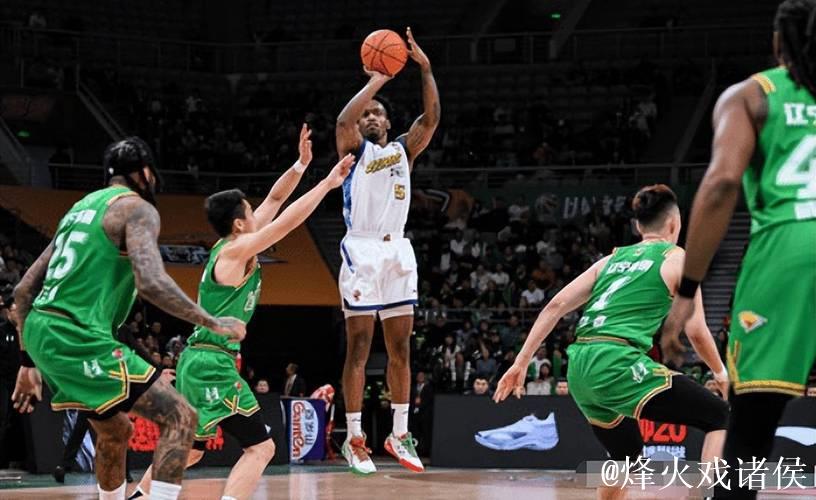 广厦球员为何不与布朗击掌?没有布朗如何拿到冠军? 广厦球员为何不与布朗击掌?没有布朗如何拿到冠军?